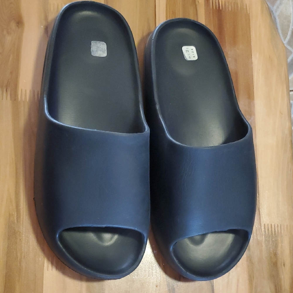Women's Black Slide Sandals Size 9
